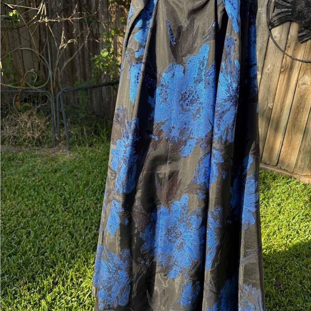 ▶️ Ellie Wilde◀️ Royal Blue Black Ball Gown Dress Strapless 2 piece set. Size 4 - Picture 5 of 12